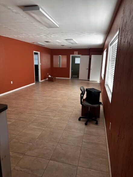 3002 Manatee Ave, Bradenton, FL for sale - Building Photo - Image 2 of 7