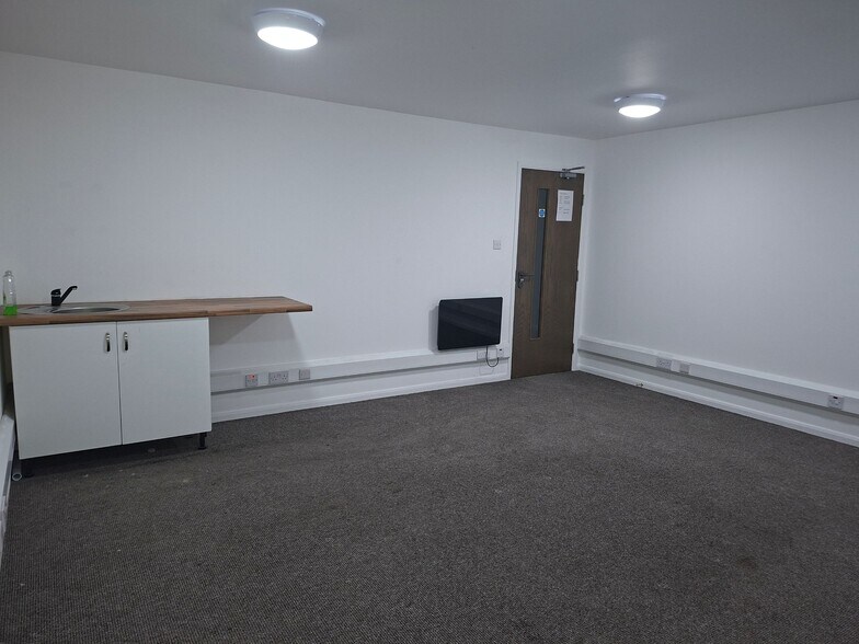 Bristol Rd, Dunball for lease - Interior Photo - Image 2 of 11