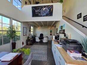 2195 Hyacinth St NE, Salem, OR for lease Interior Photo- Image 1 of 7