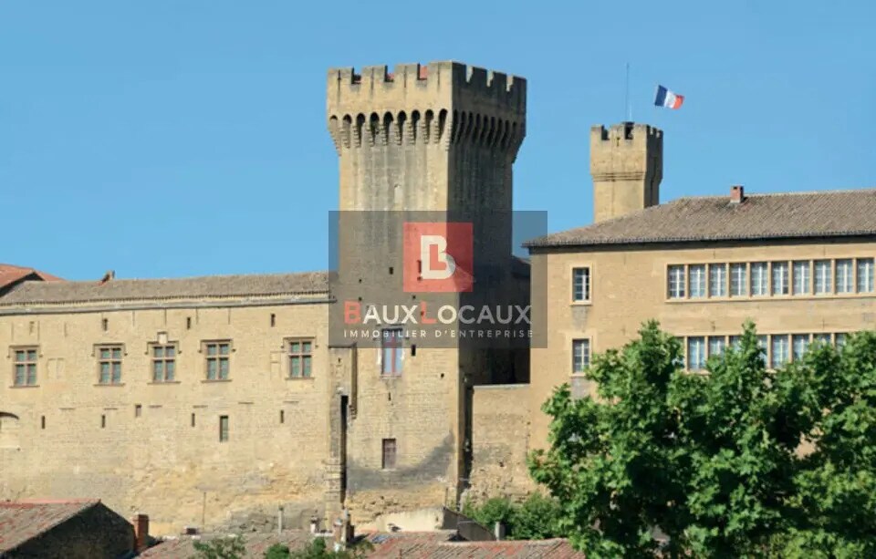 Flex in Salon-de-Provence for sale Building Photo- Image 1 of 4