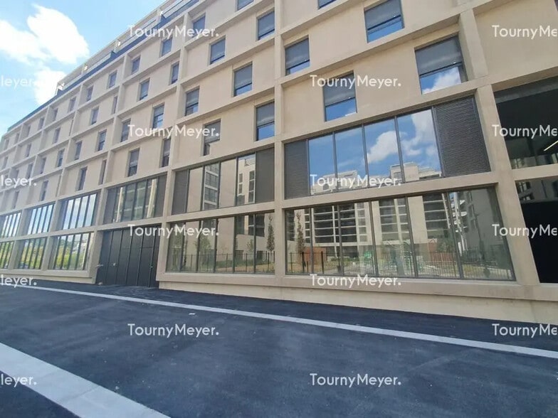 Flex in Bordeaux for sale - Building Photo - Image 1 of 7