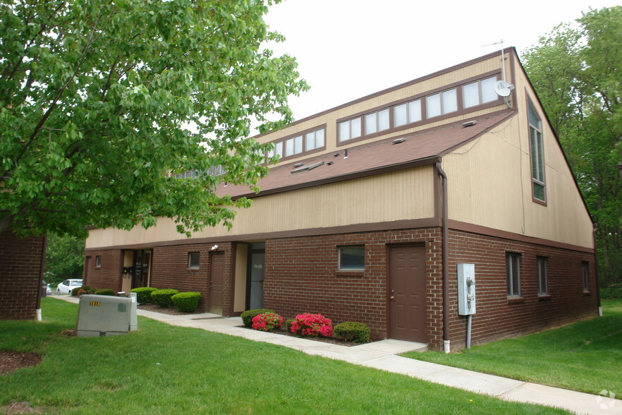 74-80 Brunswick Woods Dr, East Brunswick, NJ for sale - Building Photo - Image 1 of 1