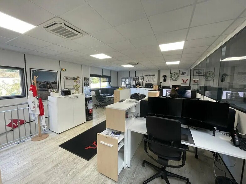 Flex in Yvrac for lease - Building Photo - Image 2 of 8