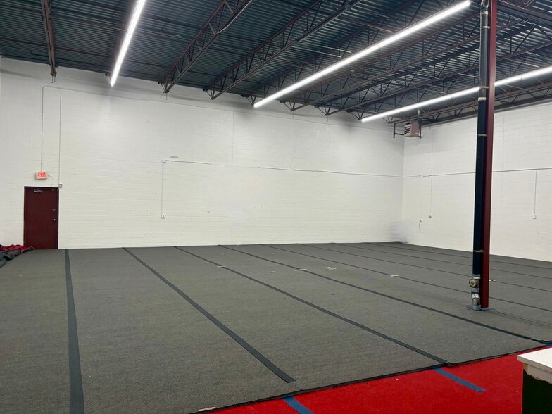 14 Everberg Rd, Woburn, MA for lease - Building Photo - Image 3 of 6