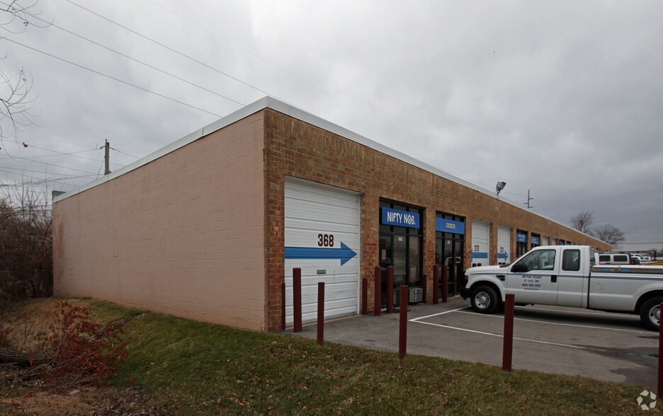 368-394 Fee Fee Rd, Maryland Heights, MO for lease - Primary Photo - Image 2 of 4