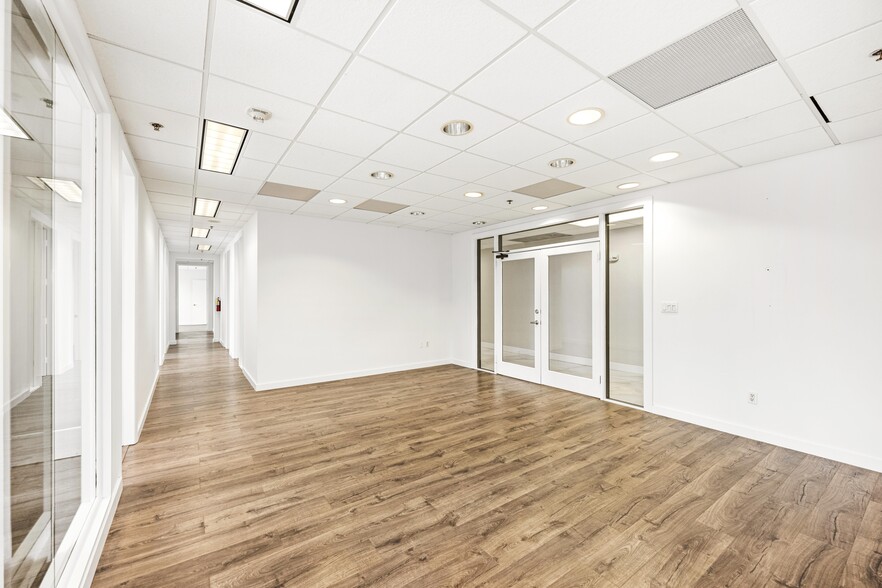 150 SE 2nd Ave, Miami, FL for lease - Interior Photo - Image 2 of 36