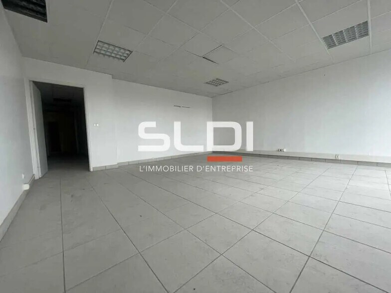 Office in Brindas for lease - Interior Photo - Image 3 of 8