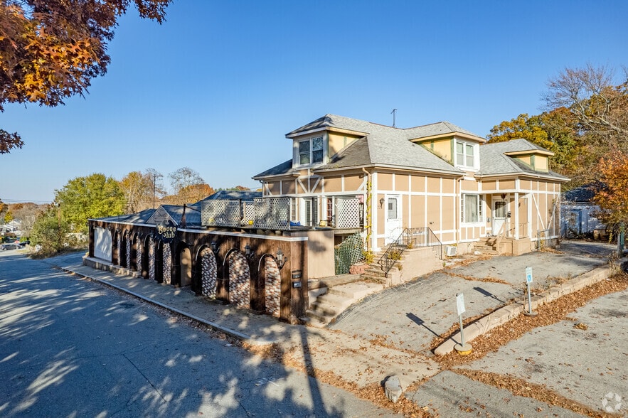 226 St Louis Ave, Woonsocket, RI for sale - Primary Photo - Image 1 of 1