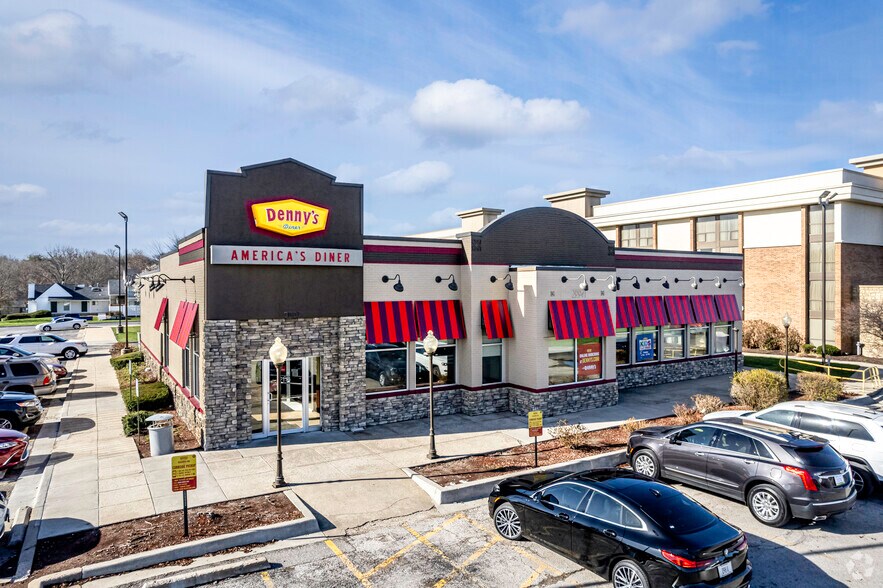 9001 Shawnee Mission Pky, Merriam, KS for lease - Building Photo - Image 2 of 6