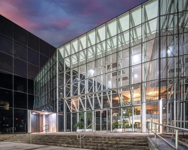 7915 FM-1960 W, Houston, TX for lease - Building Photo - Image 2 of 6