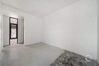 3-4 Keele Pl, KIDMAN PARK for lease Interior Photo- Image 1 of 4