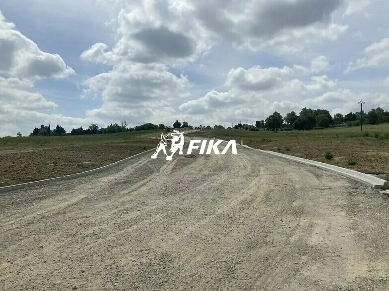 Land in Drémil-Lafage for sale - Building Photo - Image 1 of 6