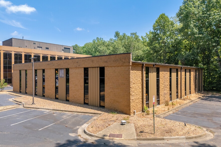 1701 E Parham Rd, Richmond, VA for sale - Building Photo - Image 3 of 7