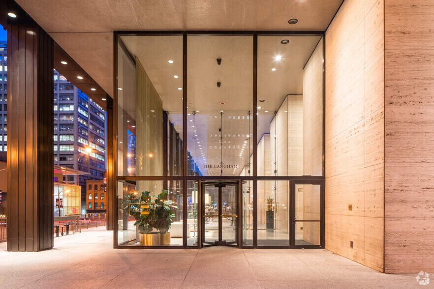 330 N Wabash Ave, Chicago, IL for lease - Building Photo - Image 2 of 25