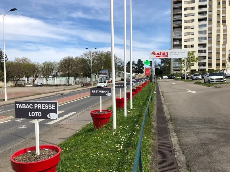 Retail in Lyon for lease Building Photo- Image 1 of 2