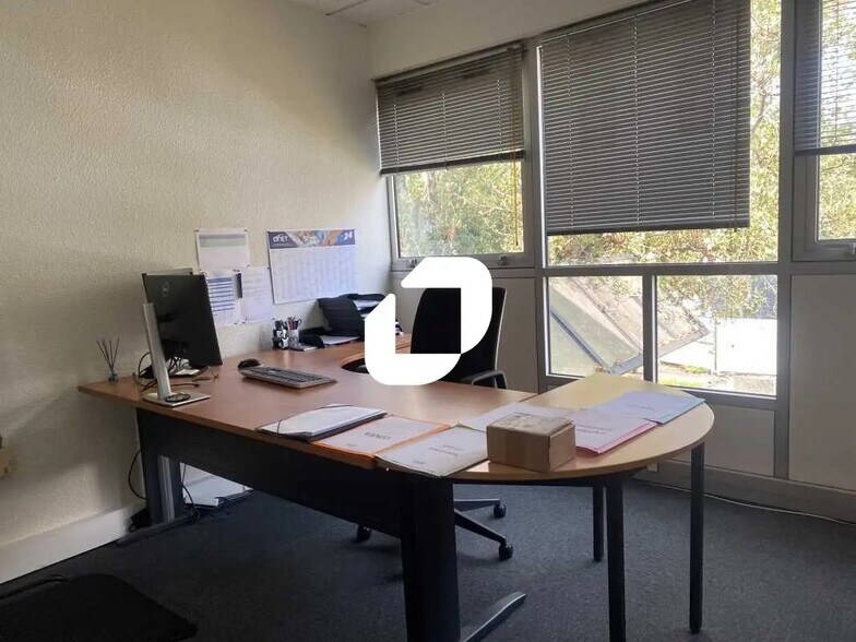 Office in Pessac for lease - Interior Photo - Image 2 of 21