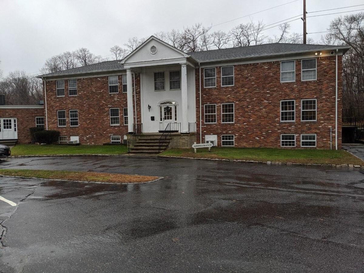 1266 N Country Rd, Stony Brook, NY 11790