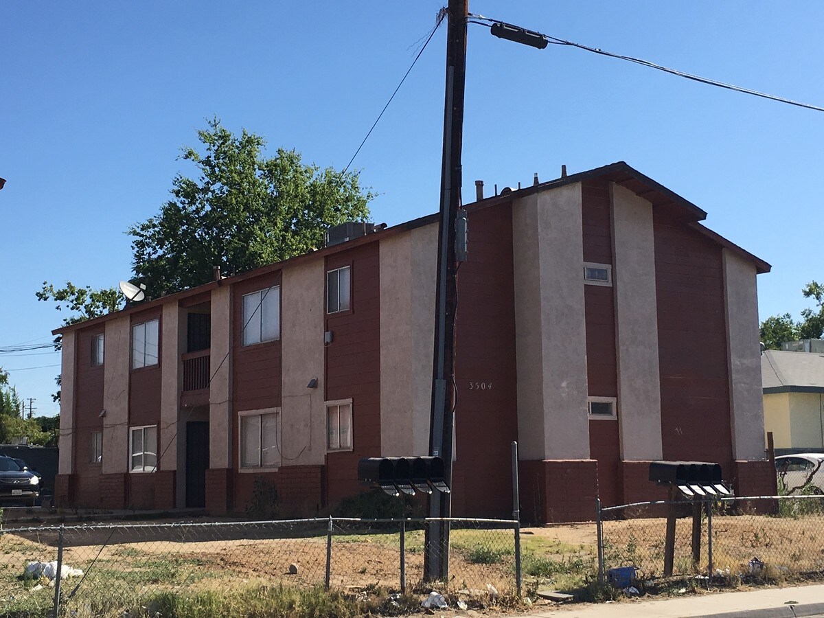3504 Pioneer Dr, Bakersfield, CA 93306