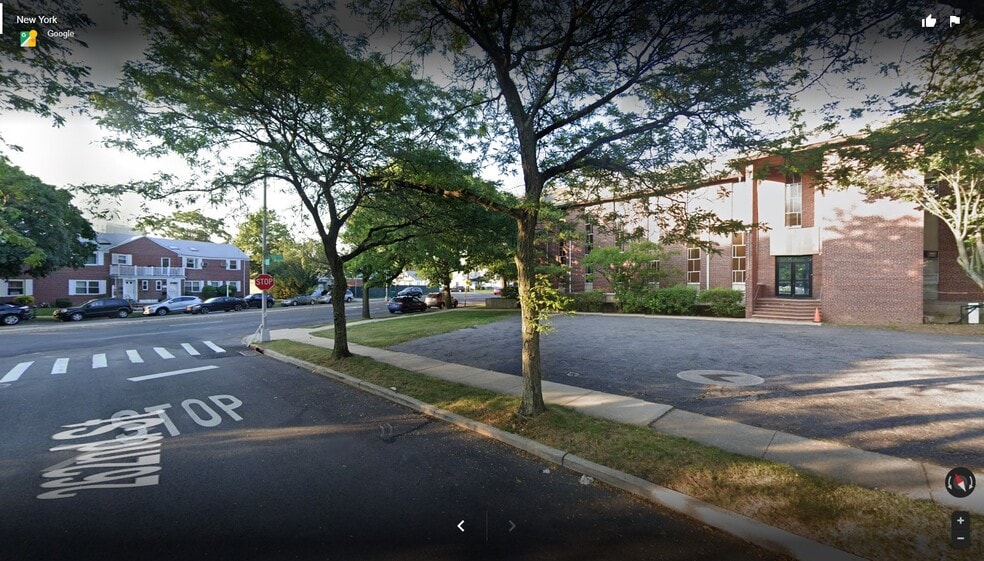 26222 Union Tpke, Glen Oaks, NY for sale - Primary Photo - Image 1 of 1