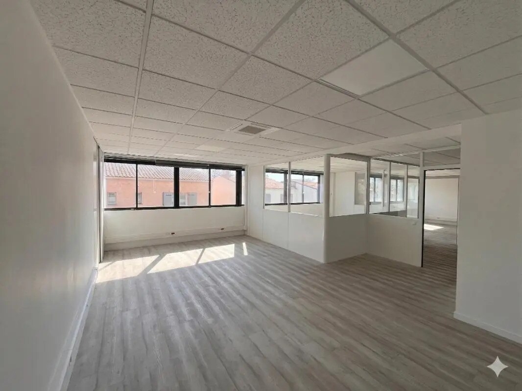 Office in La Valette-du-Var for sale Building Photo- Image 1 of 8