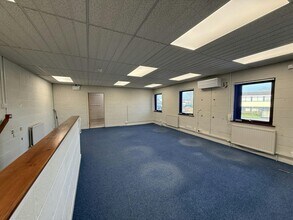 Airport Service Rd, Portsmouth for lease Interior Photo- Image 2 of 5