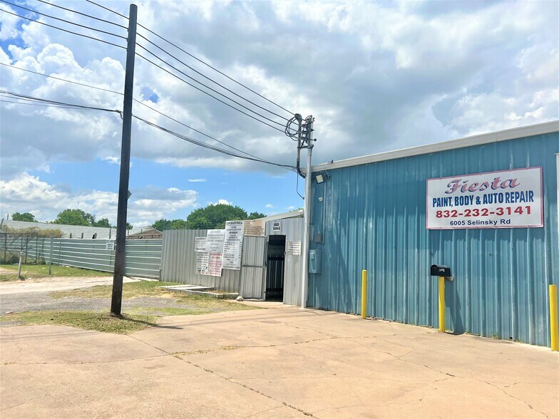 6005 Selinsky Rd, Houston, TX for sale - Building Photo - Image 1 of 1