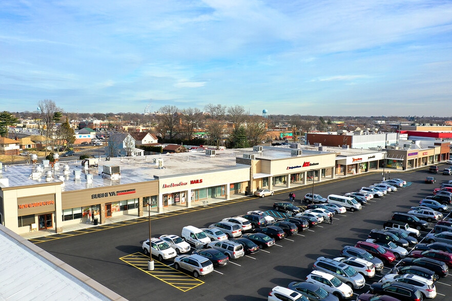 2305-2349 Jericho Tpke, Garden City Park, NY for lease - Building Photo - Image 3 of 6