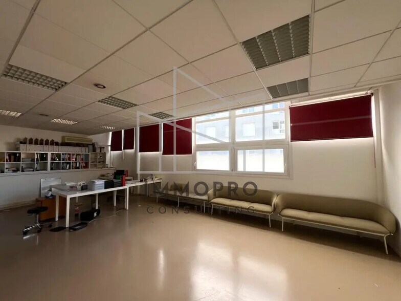 Office in Petit-Couronne for lease - Interior Photo - Image 2 of 8