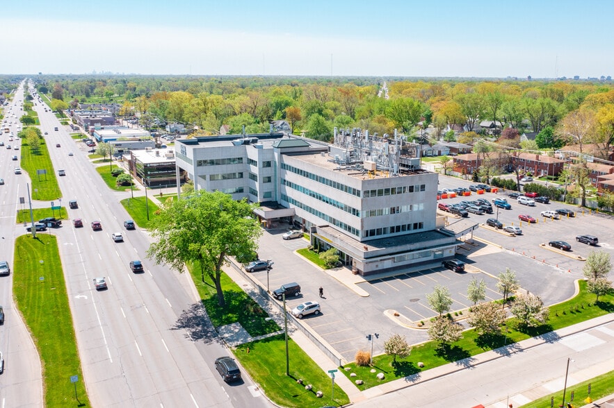 30701 Woodward Ave, Royal Oak, MI for lease - Building Photo - Image 3 of 16