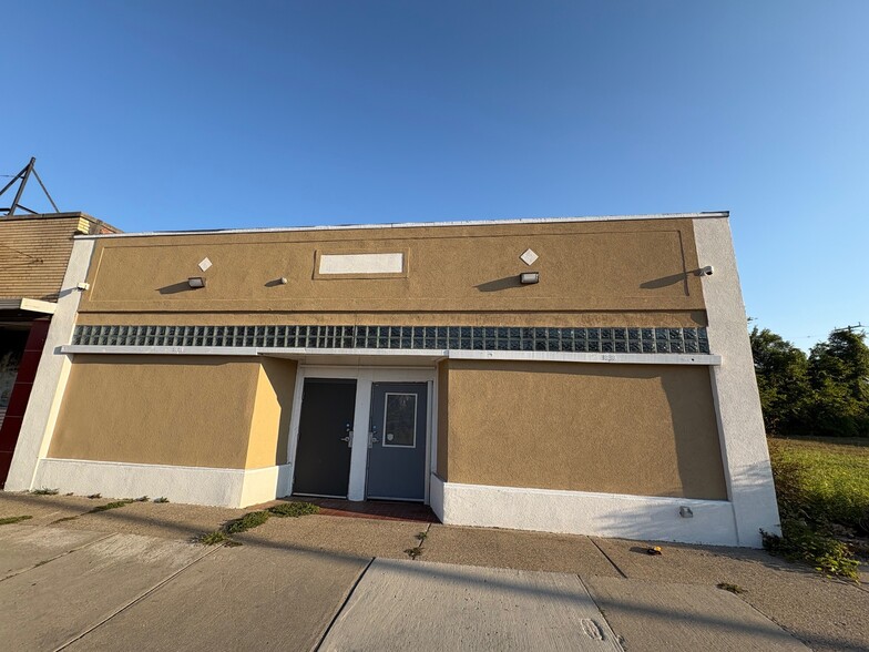 5117 E 7 Mile Rd, Detroit, MI for sale - Building Photo - Image 1 of 9