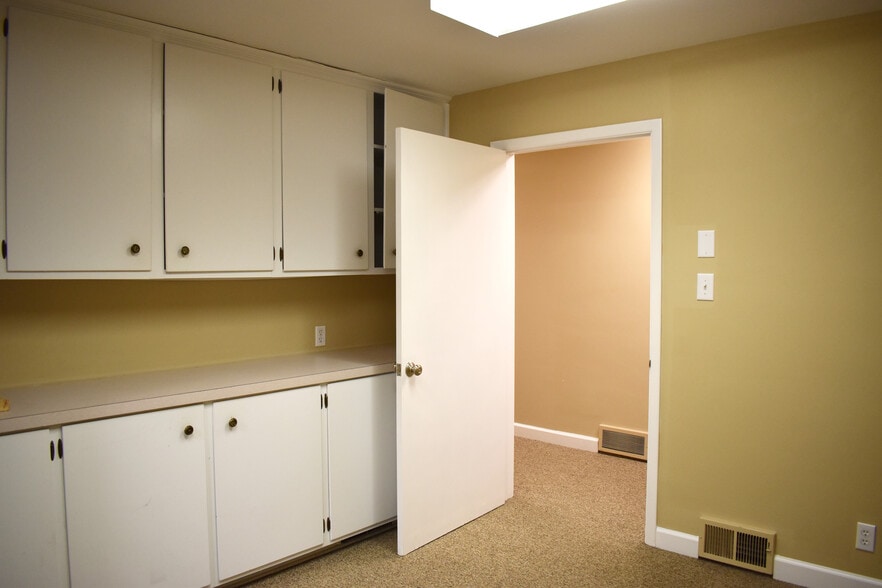 256 Hospital St, Mocksville, NC for lease - Building Photo - Image 2 of 14