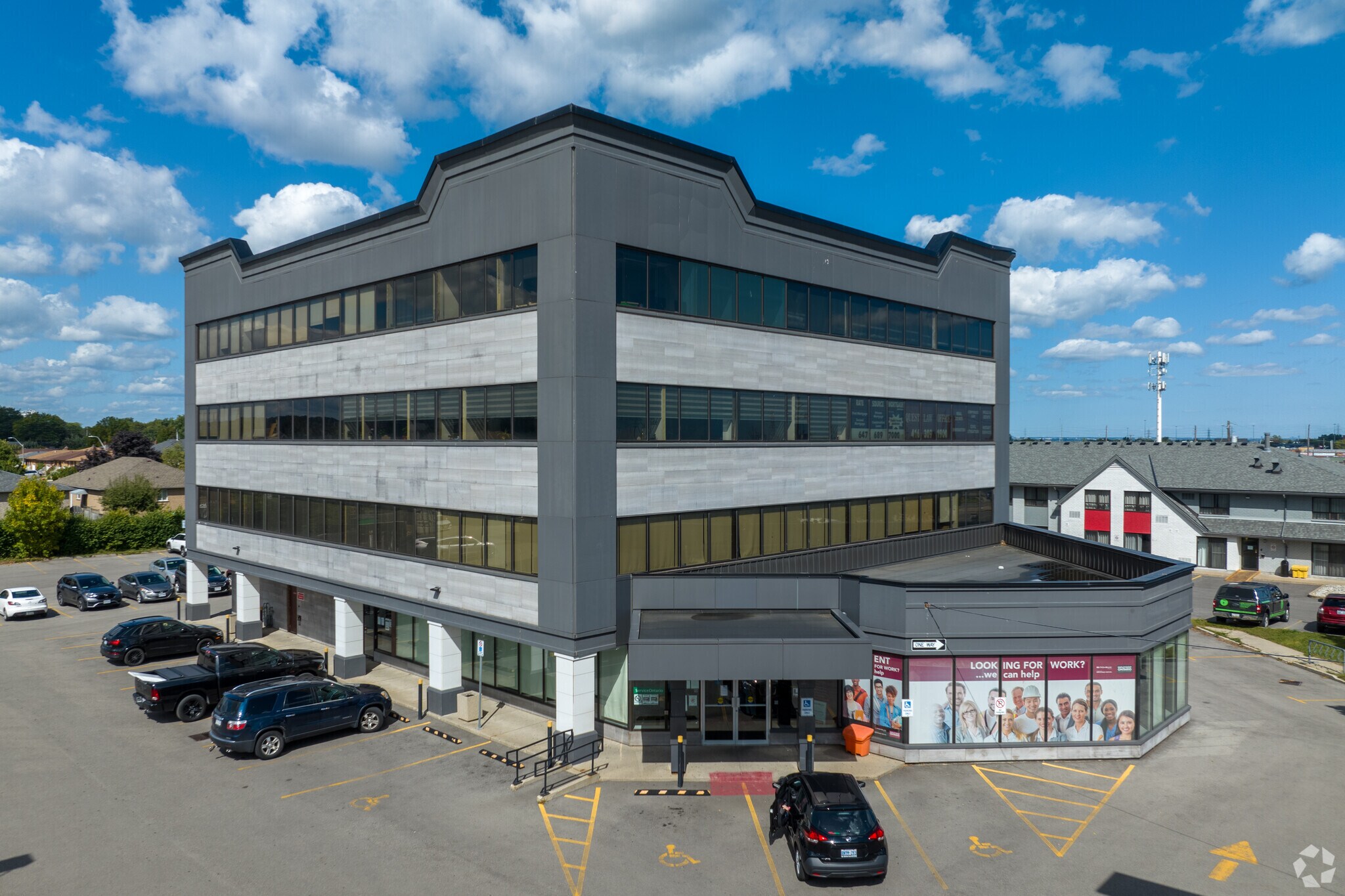 163 Centennial Pky N, Hamilton, ON for sale Primary Photo- Image 1 of 1