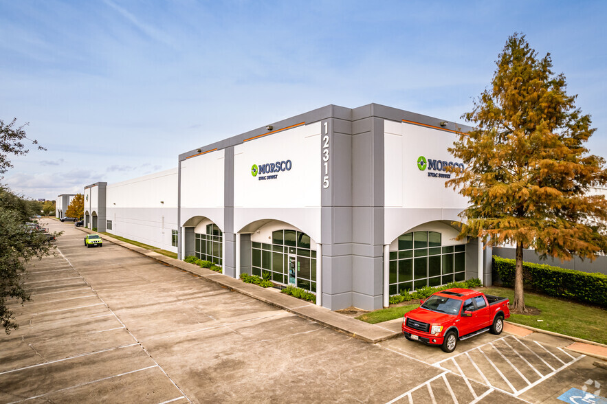 10650 W Airport Blvd, Stafford, TX for lease - Building Photo - Image 2 of 6