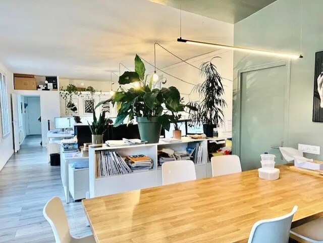 Office in Paris for lease Interior Photo- Image 1 of 8