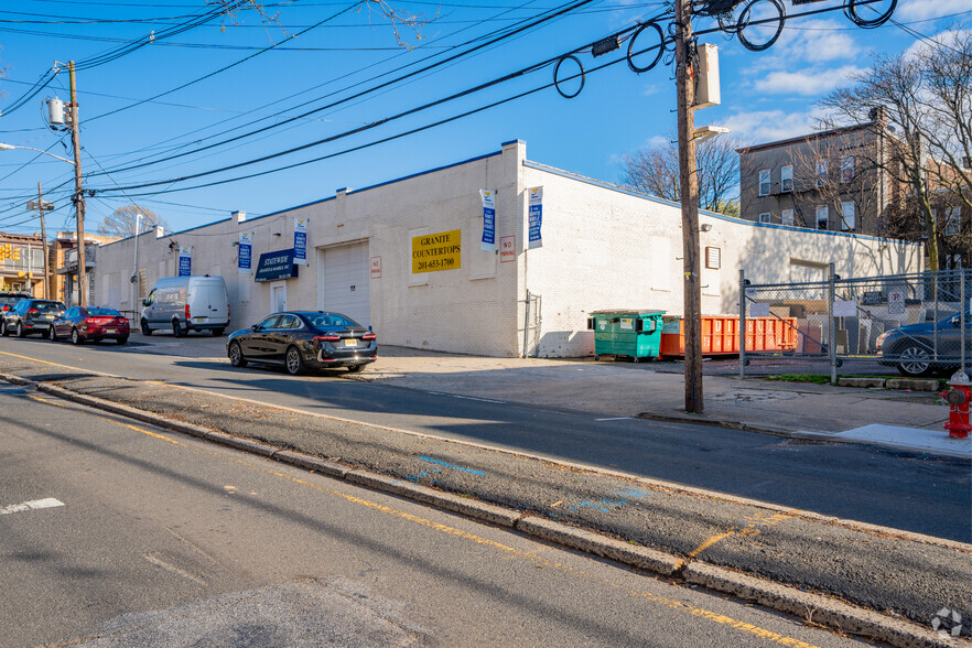 109 Carlton Ave, Jersey City, NJ for sale - Building Photo - Image 1 of 8