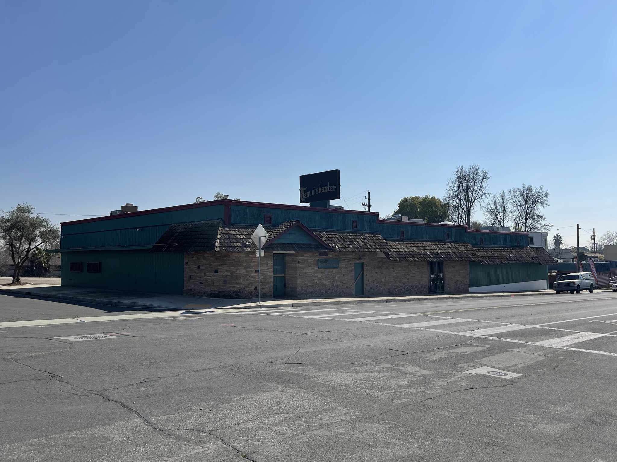 2345 Alta Vista Dr, Bakersfield, CA for lease Building Photo- Image 1 of 2