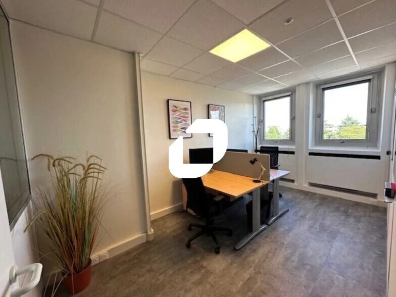 30 Av De L'Amiral Lemonnier, Marly-le-Roi for lease - Interior Photo - Image 2 of 11