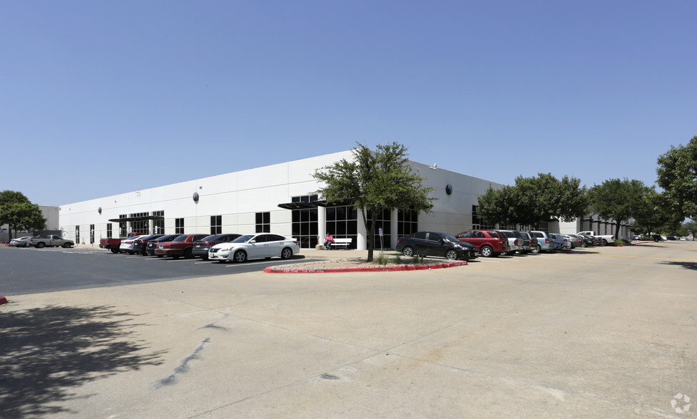 7401 E Ben White Blvd, Austin, TX for lease - Building Photo - Image 2 of 14