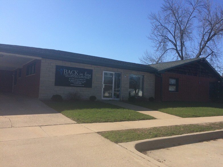 102 A Ave, Hiawatha, IA for sale - Primary Photo - Image 1 of 1