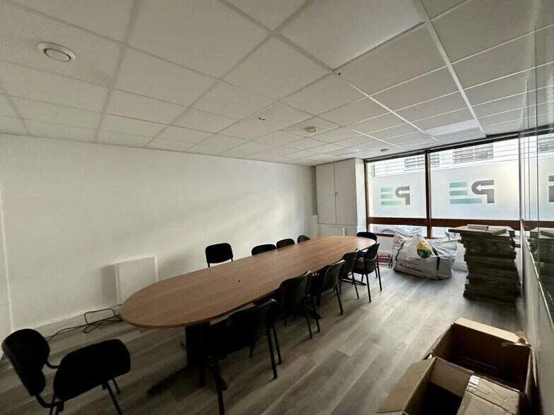 Retail in Levallois-Perret for lease - Interior Photo - Image 3 of 8