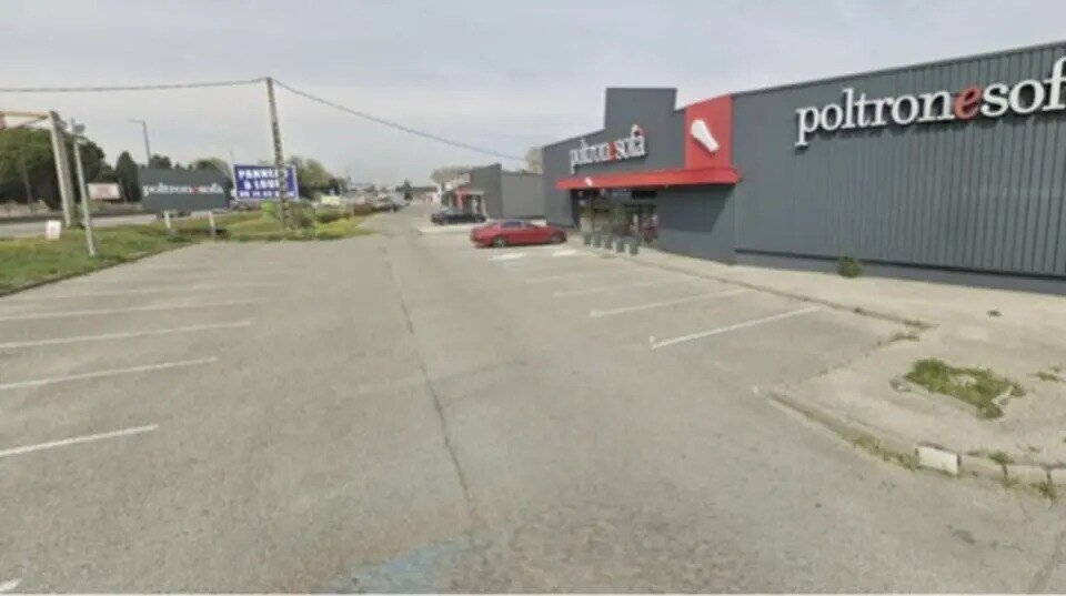 Retail in Avignon for lease - Building Photo - Image 2 of 6