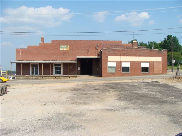 100 Leslie Ave, Glasgow, KY for sale Primary Photo- Image 1 of 1