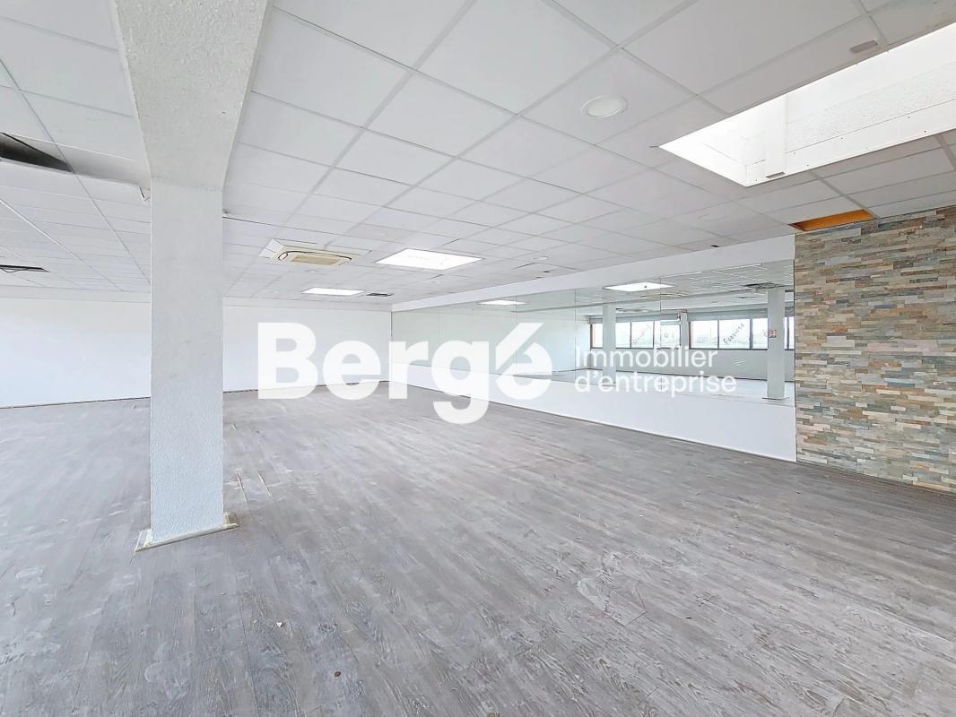Office in Cannes for sale Building Photo- Image 1 of 5