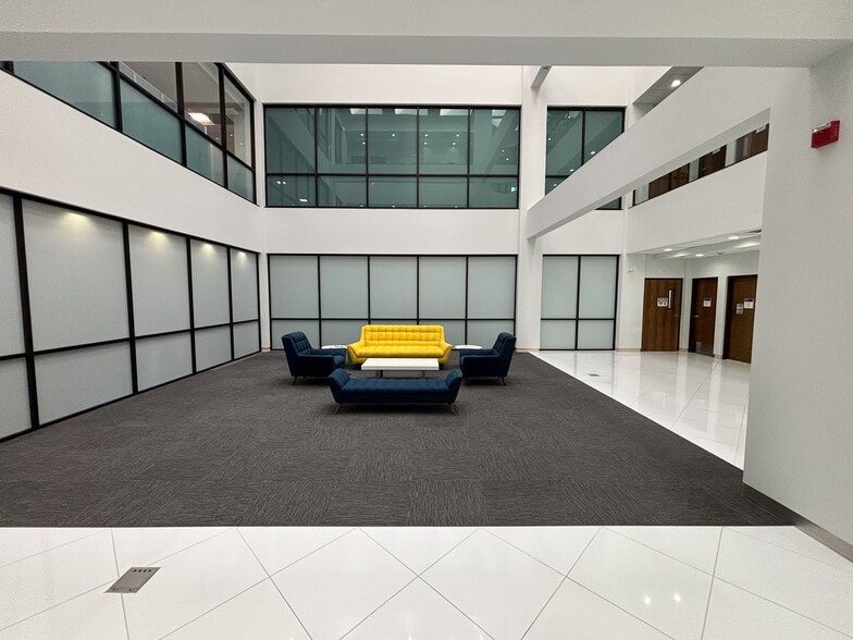 881 Elkridge Landing Rd, Linthicum, MD for lease - Lobby - Image 3 of 7