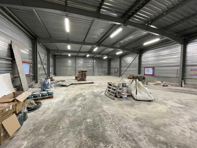 Flex in Vertou for lease - Interior Photo - Image 2 of 7