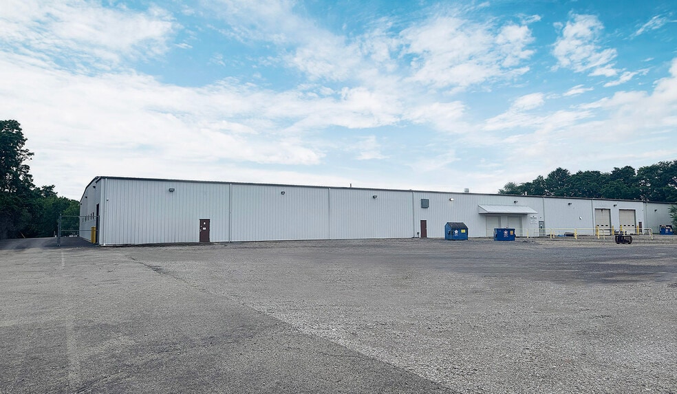 400 Commerce Blvd, Lawrence, PA for lease - Building Photo - Image 3 of 10