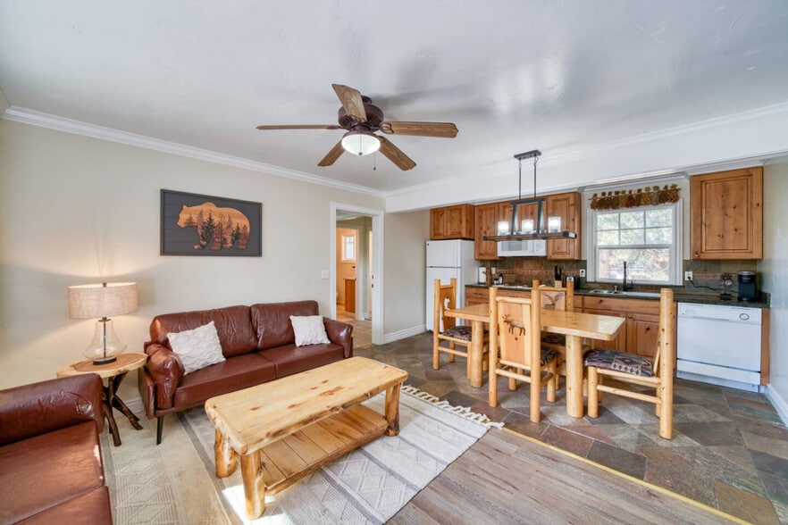 947 Park Ave, South Lake Tahoe, CA for sale - Building Photo - Image 3 of 10