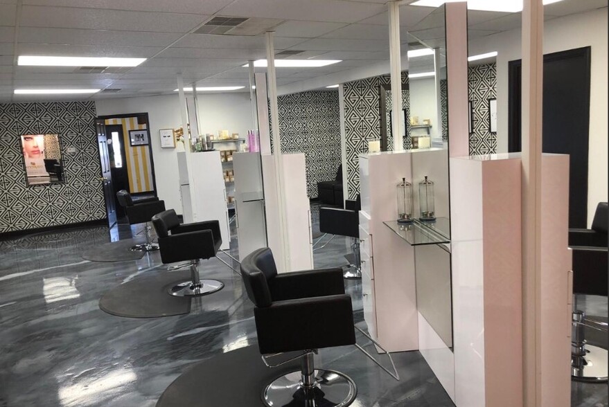 688 J Clyde Morris Blvd, Newport News, VA for sale - Building Photo - Image 3 of 4