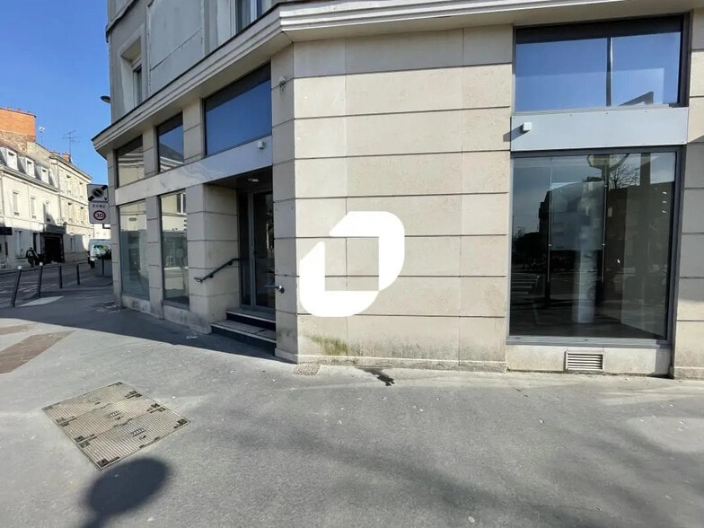 Retail in Reims for lease - Building Photo - Image 2 of 5