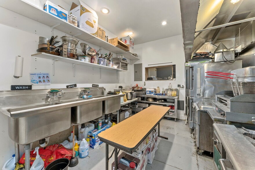 992 Rogers Ave, Brooklyn, NY for sale - Interior Photo - Image 3 of 5